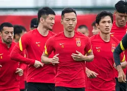 包含北马其顿国脚实力平稳,未能晋级下一阶段的词条